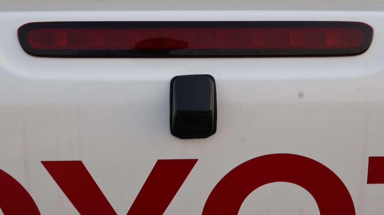 Toyota Hilux GL 2.7l single cabin manual transimition