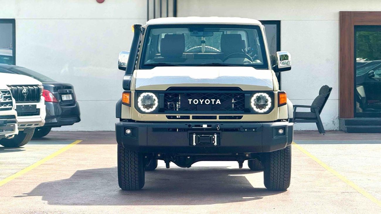 Toyota Land Cruiser 70 LC79 LX 2.8 DIESEL AT 4WD WINCH DIFFLOCK COOLBOX LEATHER SEATS 2026