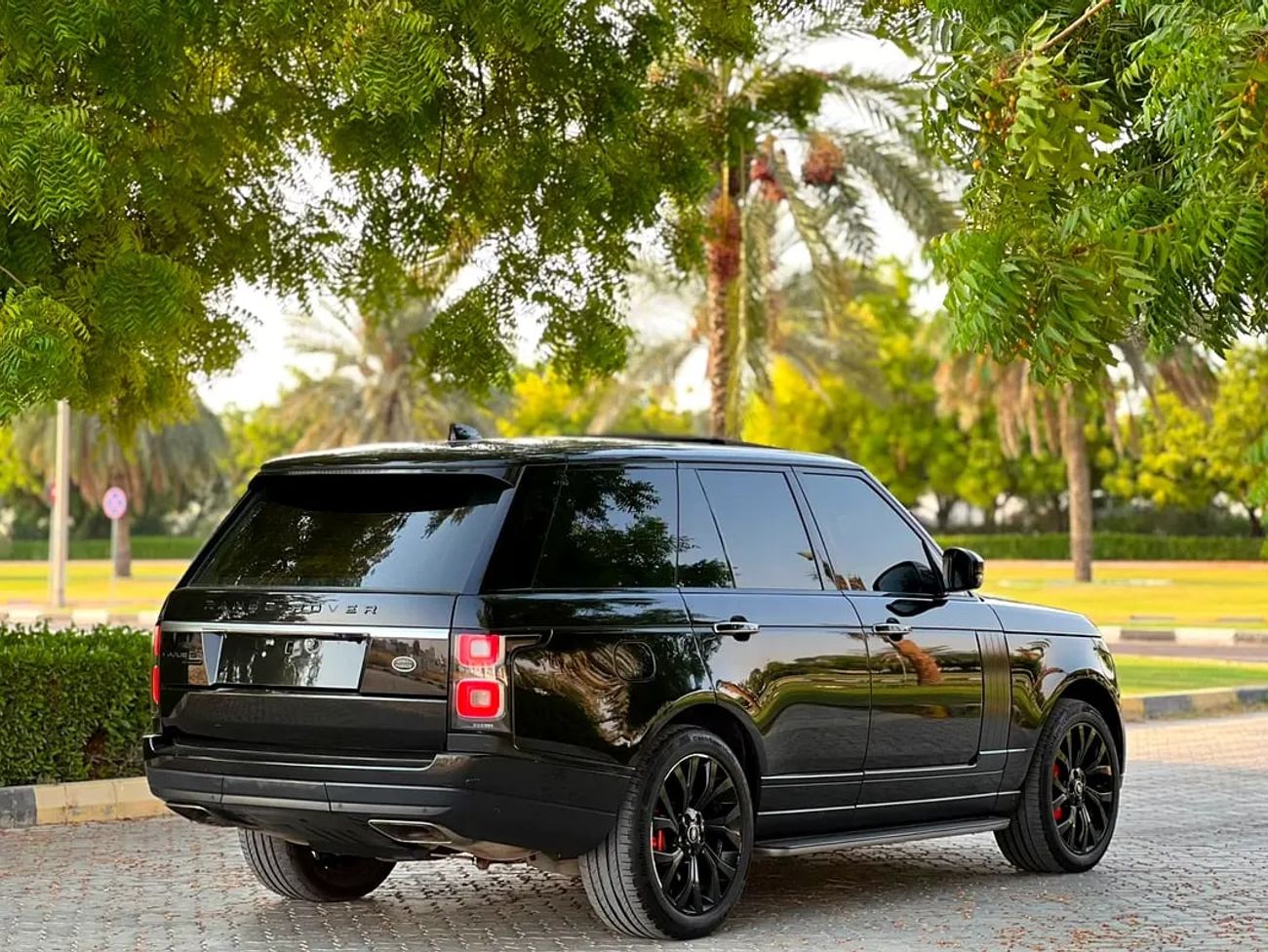 Land Rover Range Rover AUTOBIOGRAPHY | GCC Specs | Pristine Condition