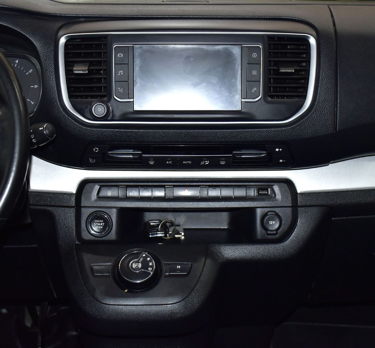 Opel Zafira Life BUSINESS INNOVATION EXCELLENT DEAL for our Opel Zafira Life ( 2023 Model ) in Black Color GCC Specs