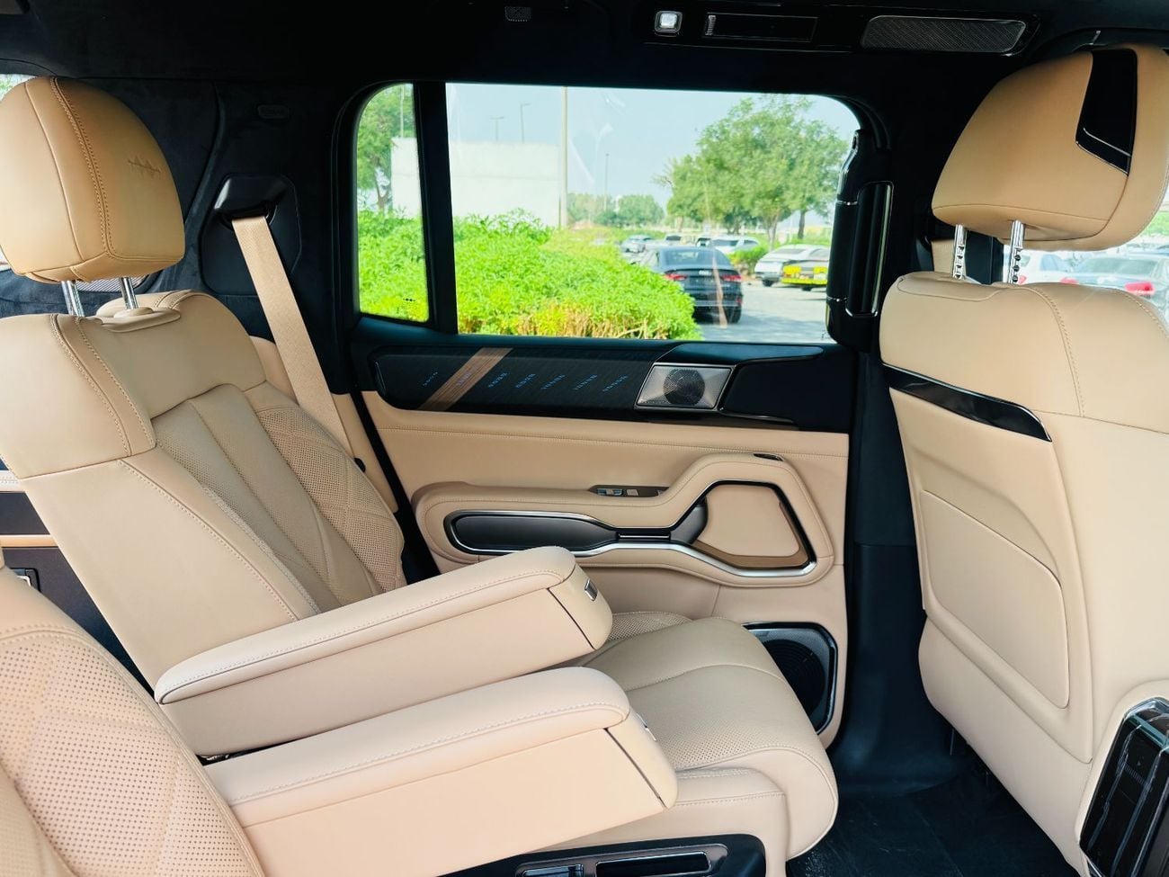 بي واي دي ليوبارد 8 DELUX (6 Seats)