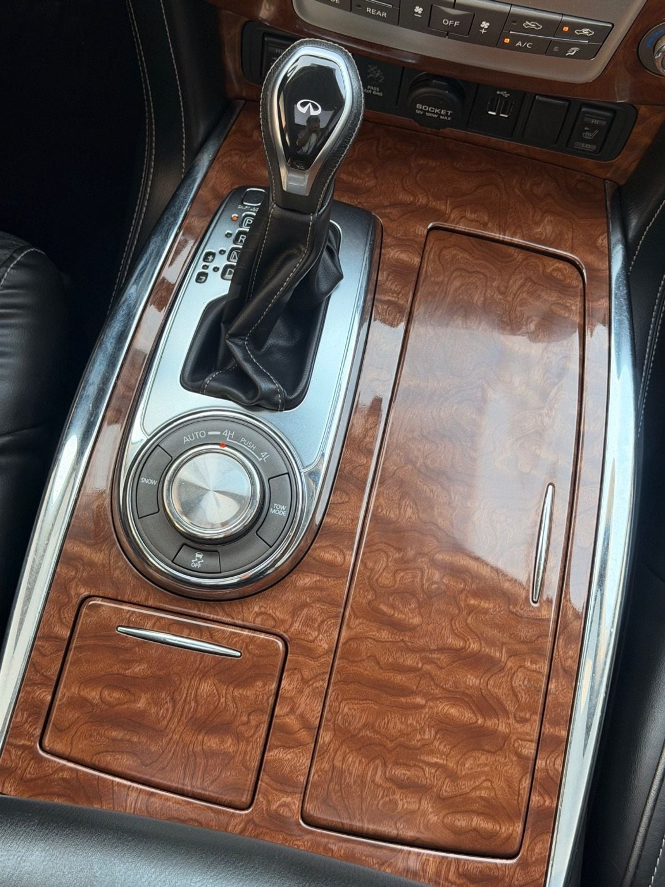 Infiniti QX80 LUXURY 4WD Full option