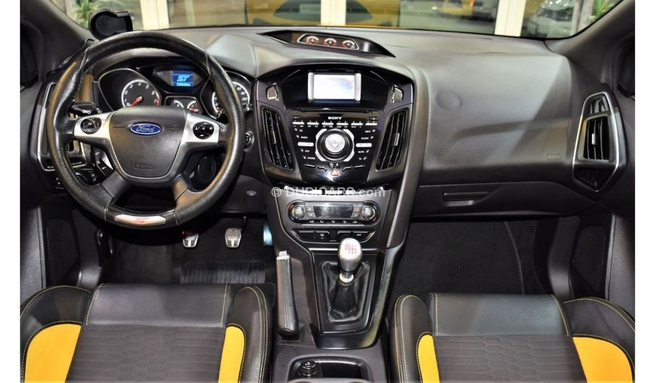 Ford Focus ORIGINAL PAINT ( صبغ وكاله ) Ford Focus ST 2014 Model! GCC Specs