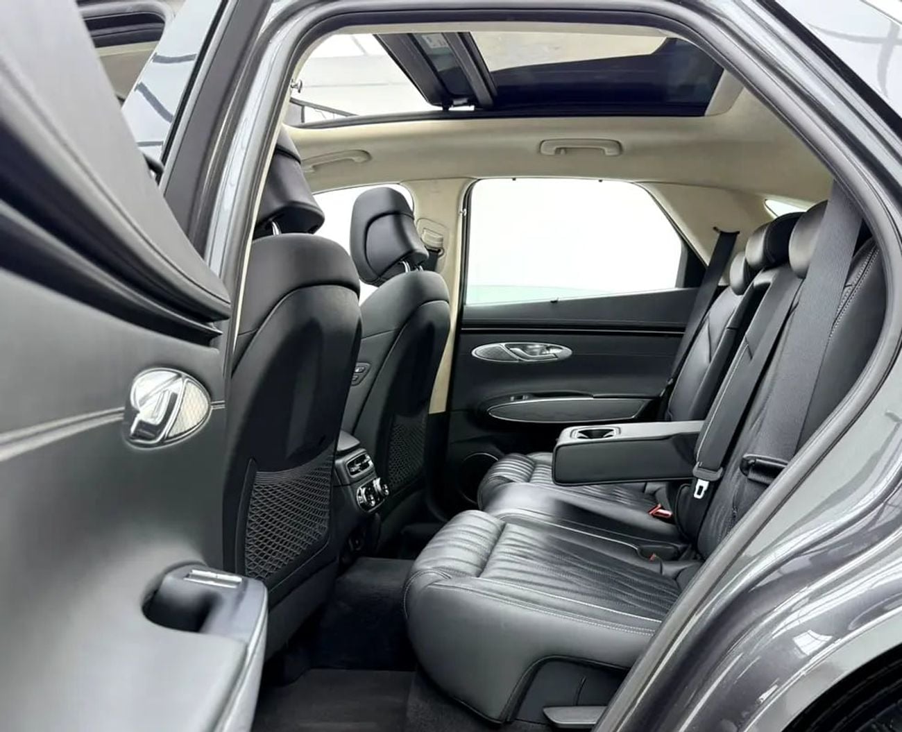 Genesis GV70 PRESTIGE Warranty, Full Service History, Fully Loaded, GCC