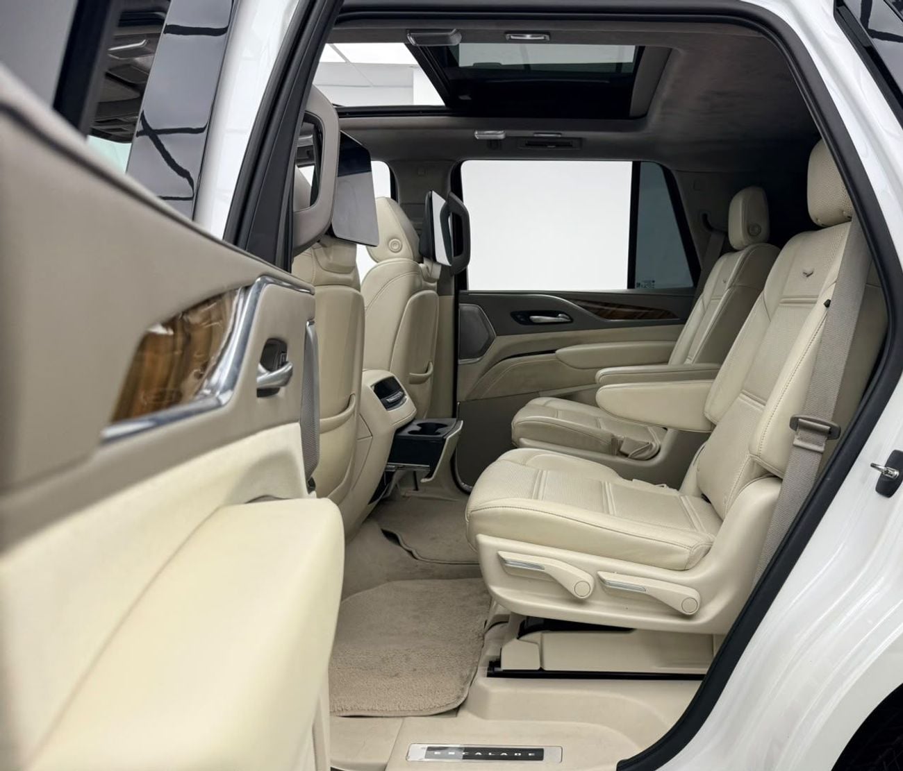 Cadillac Escalade SPORT PLATINUM 2022 Cadillac Escalade Sport Platinum, Agency Warranty+Full Service History, GCC Specs.