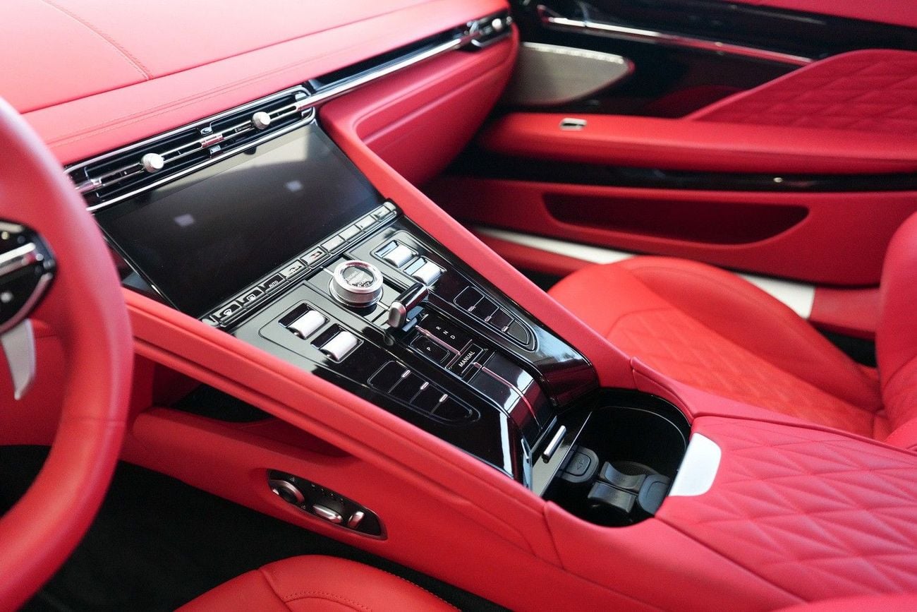 Aston Martin DB12 STANDARD