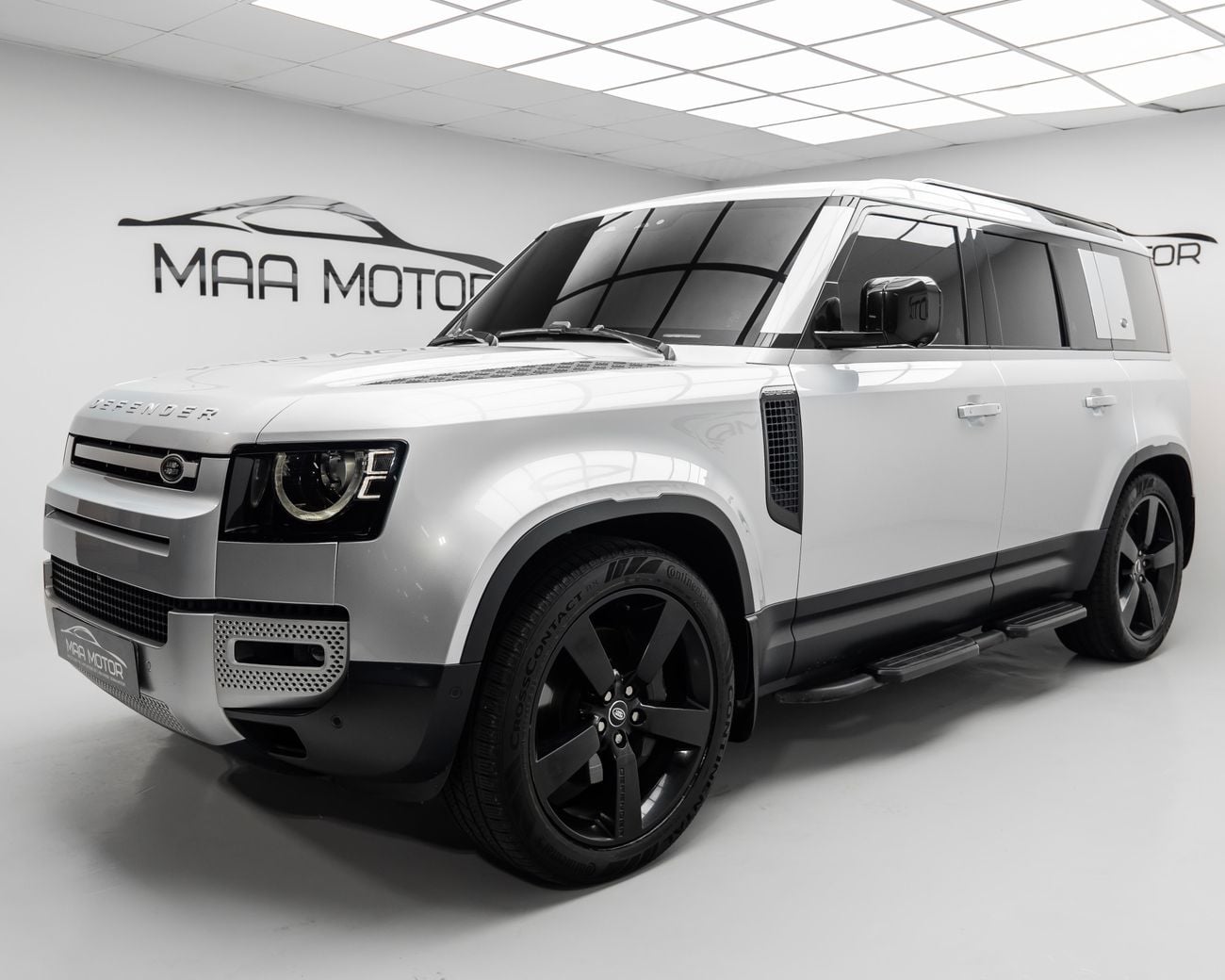 لاند روفر ديفندر 110 HSE P400