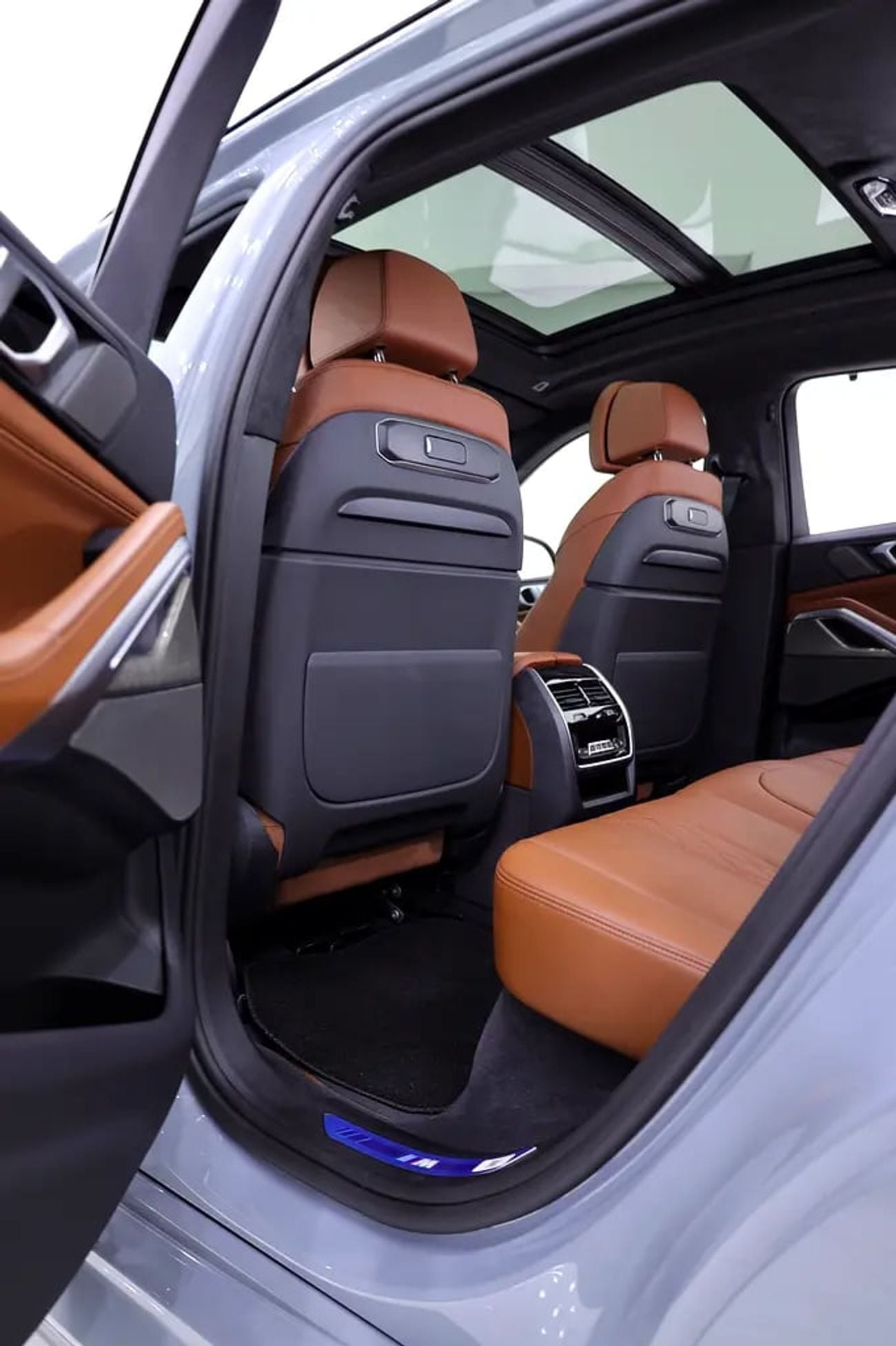 BMW X6 M60i GCC SPECIAL NARDO GRAY -CARBON PACKAGE + 5 YEARS WARRANTY + SERVICE + Brake service