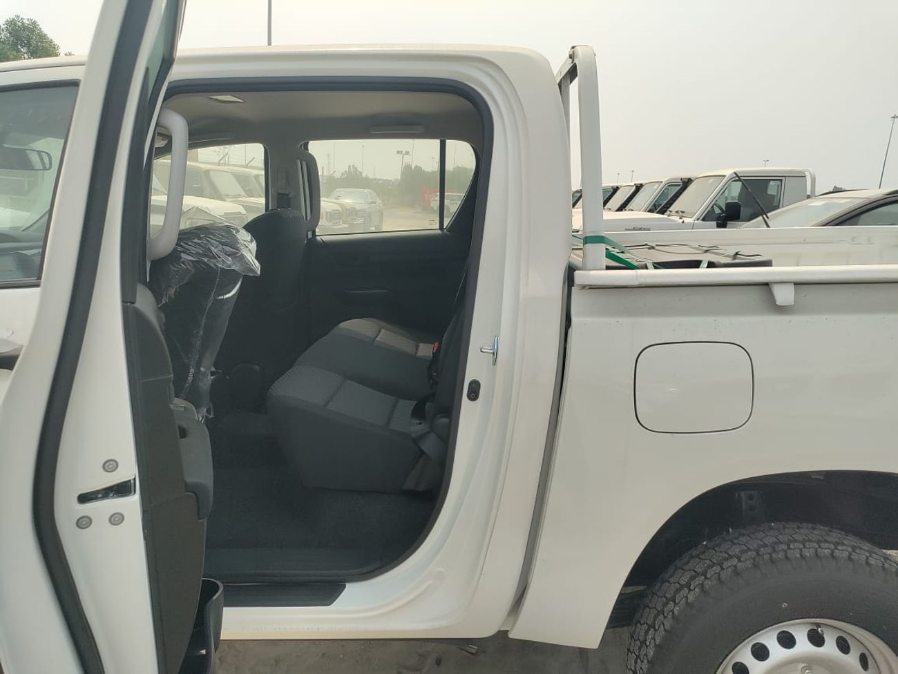 Toyota Hilux GL TOYOTA HILUX || NARROW BODY || 2.4L DIESEL MANUAL / Only For Africa