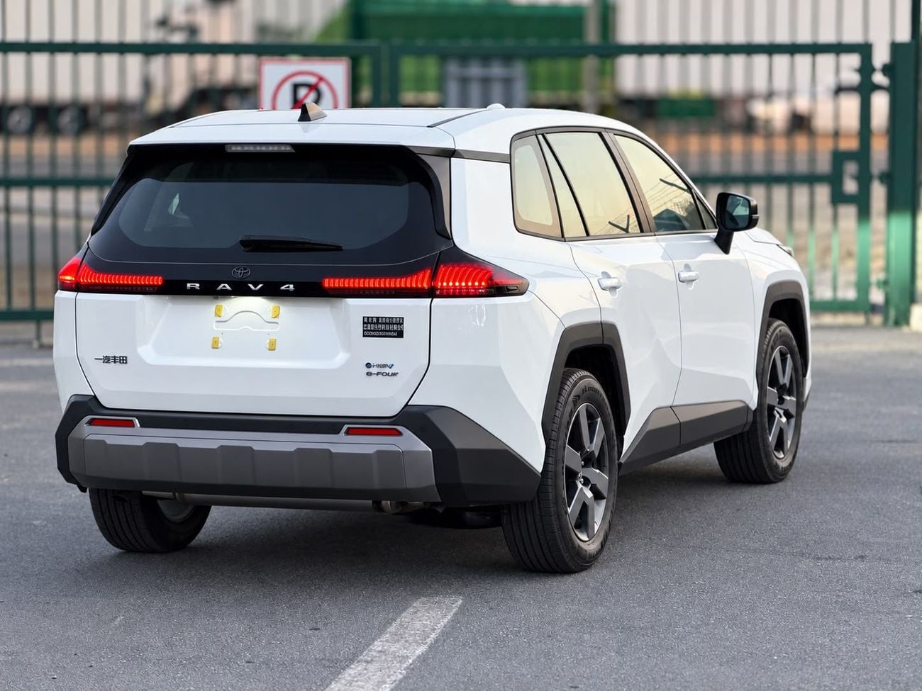 تويوتا راف ٤ VXR HEV سعر التصدير لعام 2026: 152,000 درهم إماراتي
