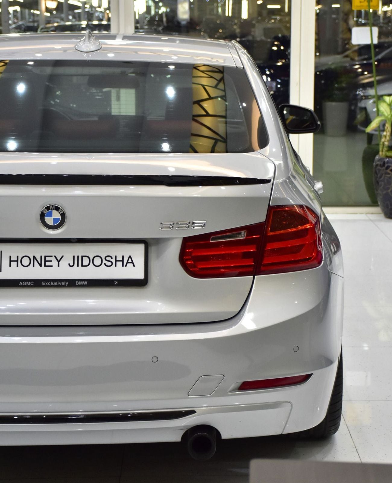 بي أم دبليو 335i عرض ممتاز لسيارة BMW 335i Sport (موديل 2013) باللون الفضي بمواصفات خليجية