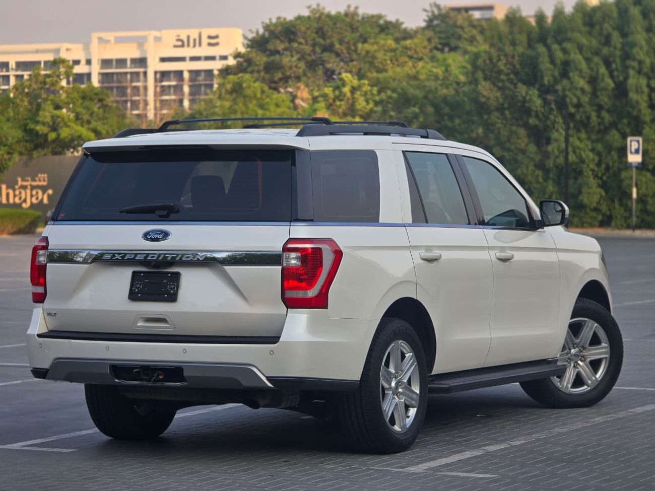 Ford Expedition XLT LTH Ford Expedition XLT 2018 GCC Specs | Full service history available | Orginal paint | Single owner