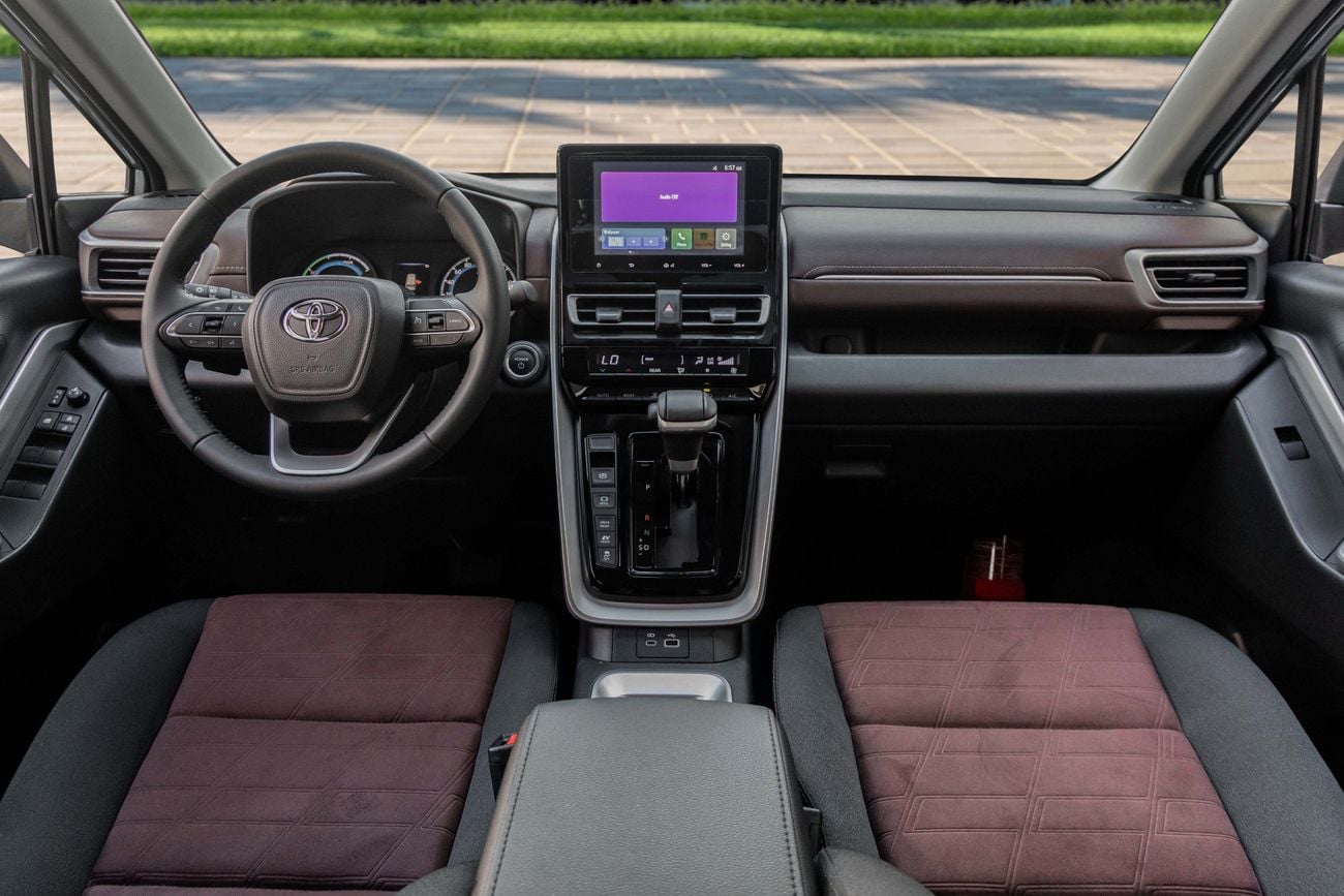 Toyota Innova HYCROSS Innova Hycross 7 Seater | 2,546 P.M | 0% Downpayment | TOYOTA WARRANTY