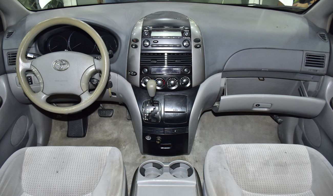 Toyota Sienna LE EXCELLENT DEAL for our Toyota Sienna LE ( 2008 Model ) in Silver Color American Specs