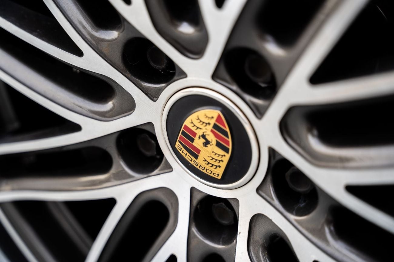 Porsche Panamera STANDARD 3.0L (443 HP) 2022 Full Service History GCC 2.9L V6