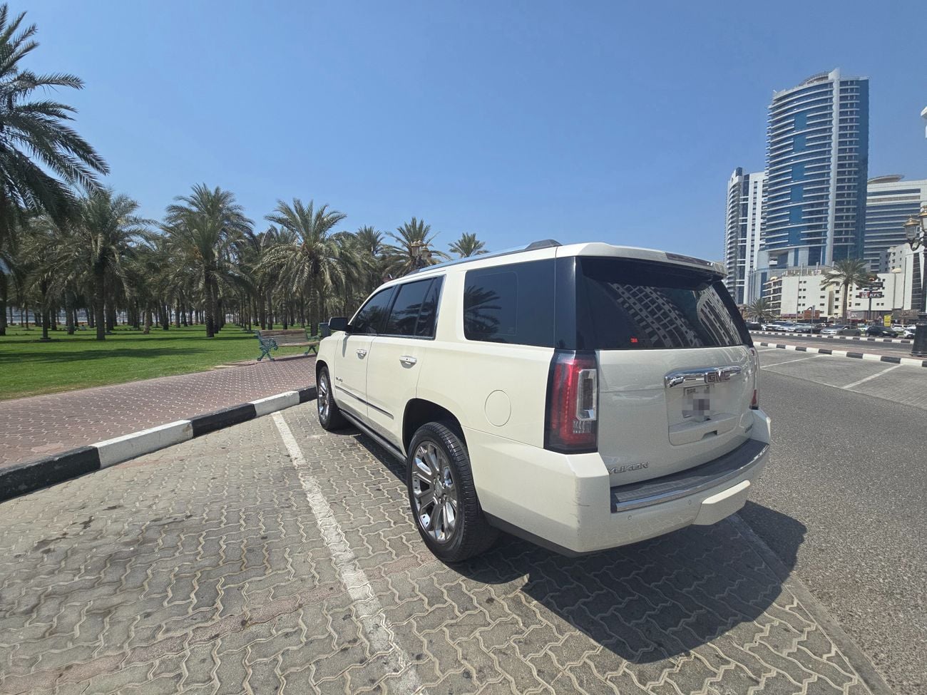 GMC Yukon DENALI PWR STEPS