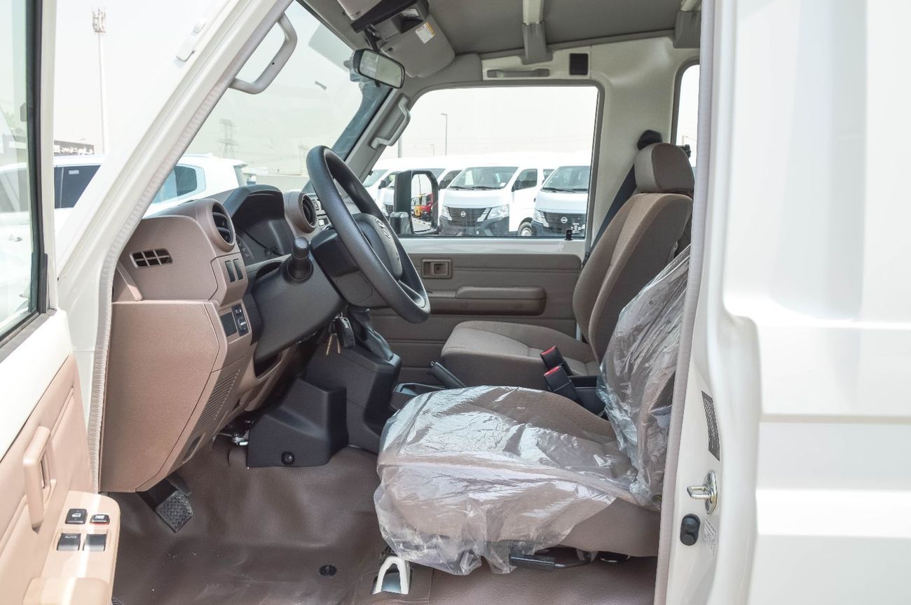 تويوتا لاند كروزر 70 LC 78 HARDTOP 4.0L MT TOYOTA LAND CRUISER AMBULANCE 4.0L 4WD AT SUV 2025