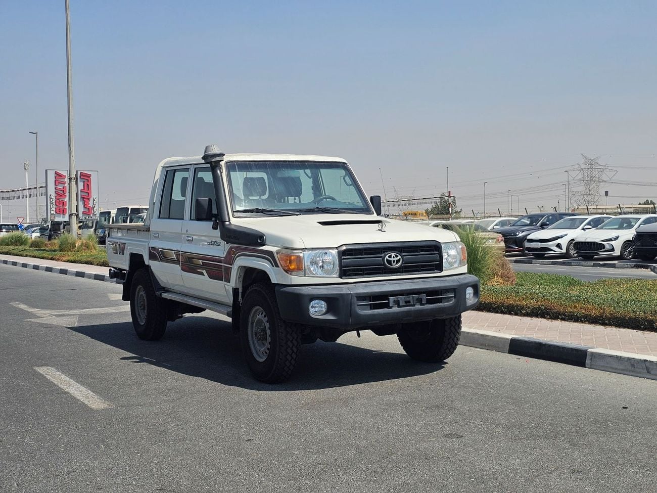 تويوتا لاند كروزر بيك آب Standard 1VD-FTV 4.5L V8 Diesel Engine Manual Gear 4WD 5 Seats 4 Doors