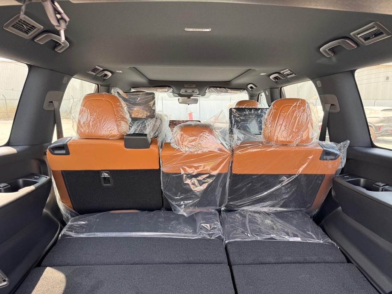 Nissan Patrol LE PLATINUM CITY (Exterior : BLACK / Interior: TAN)
