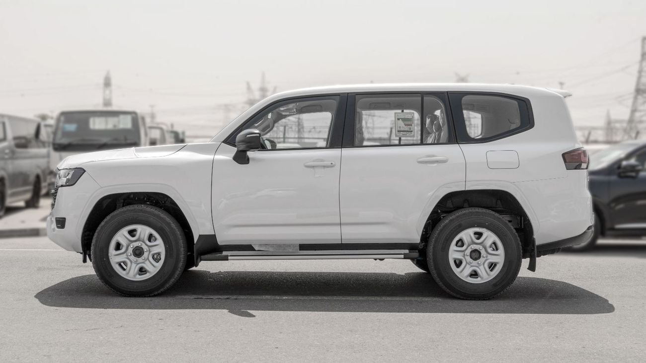 Toyota Land Cruiser GXR 2026 Toyota Land Cruiser GXR 3.3L AT Diesel (White-Beige)