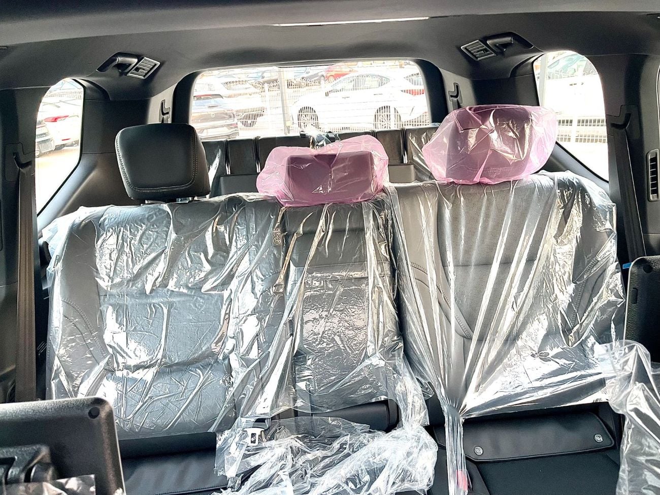 Toyota Land Cruiser VX LAND Cruiser VX 4.0 PETROL AT Omani Specs Fully Loaded | Soft Door closed | RADAR | JBL