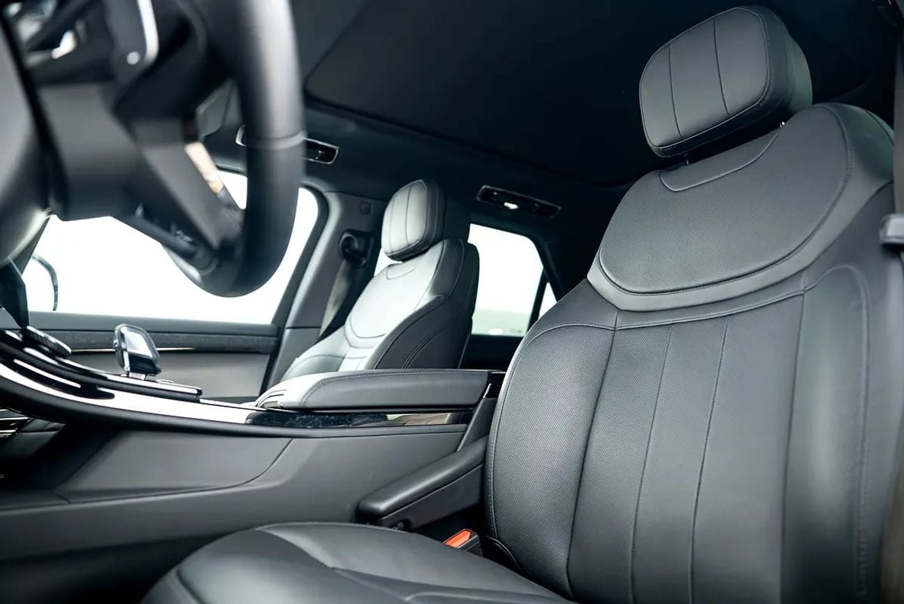 Land Rover Range Rover Sport HSE DYNAMIC P440e Plug-In Hybrid | 19,000 KM | Black Contrast Roof