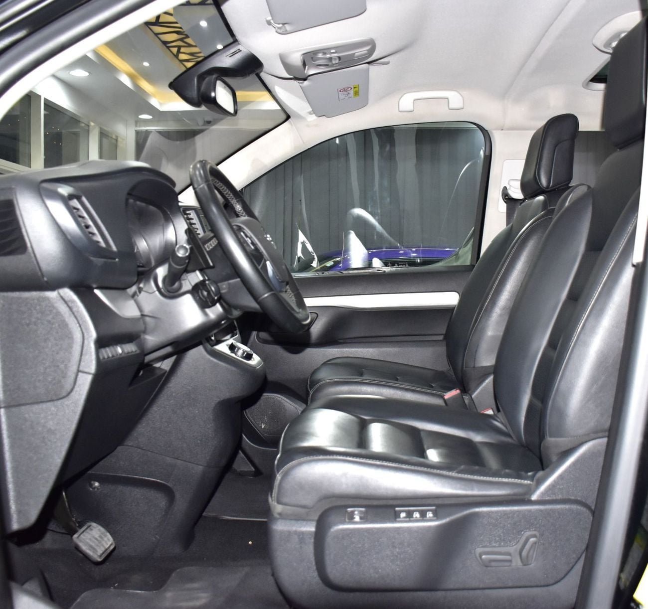 Opel Zafira Life BUSINESS INNOVATION EXCELLENT DEAL for our Opel Zafira Life ( 2023 Model ) in Black Color GCC Specs