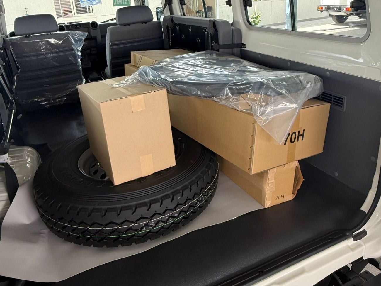 تويوتا لاند كروزر 70 LAND CRUISER GRJ 78 4.0 V6 AUTOMATIC 2026 TOYOTA LAND CRUISER GRJ 78 4.0 V6 AUTOMATIC **التصدير فقط خارج الخليج****EXPORT ONLY**