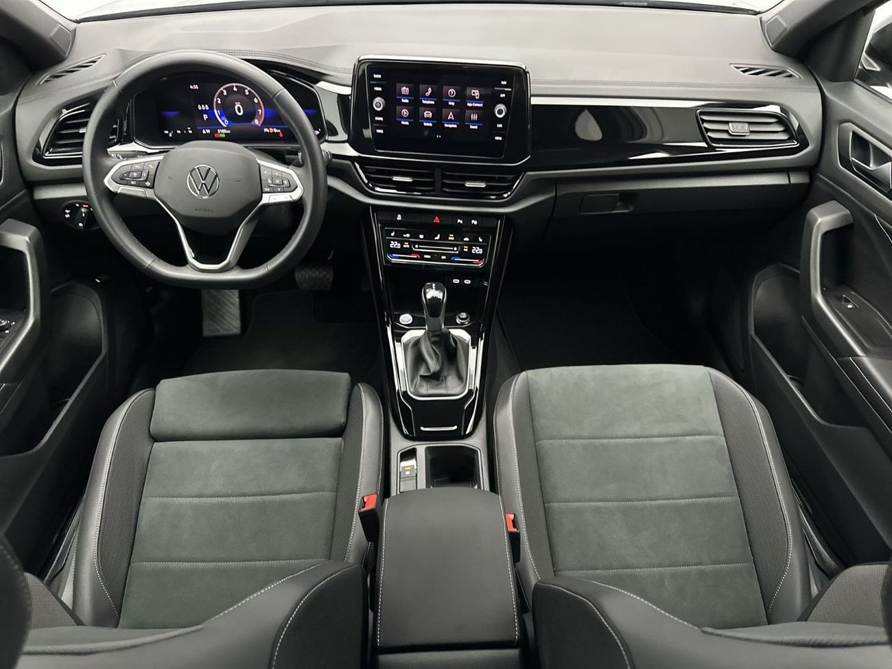 Volkswagen T-ROC STYLE with Black Style Package 1.4L | 17,100 AED SAVINGS from New Car | Upgraded Alloys & Prem
