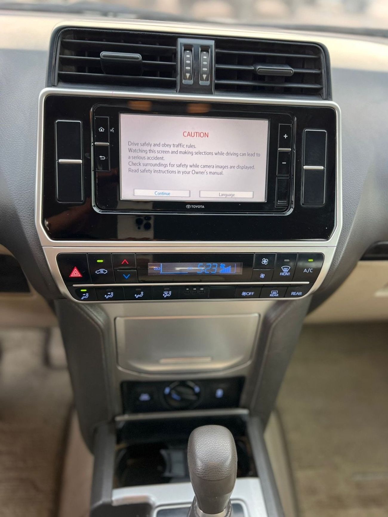 Toyota Prado TXL1 2022 Toyota Prado TX 2.7L V4- AWD 4x4 - No accident - 2 key Rear Sensor -