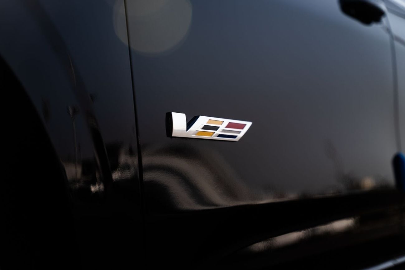 كاديلاك إسكالاد V SERIES Executive American Specs 2026 Brand New 6.2L V8 Supercharged