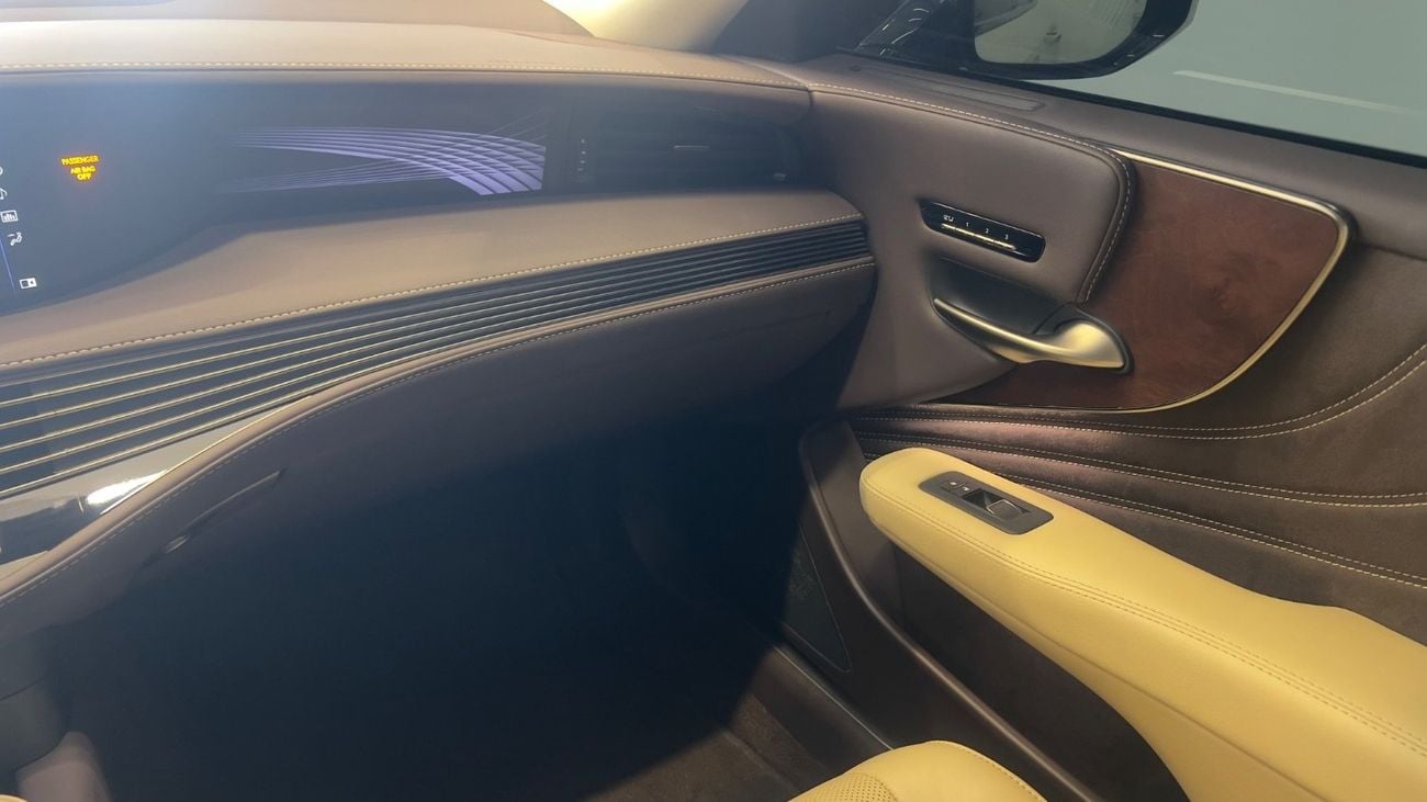لكزس LS 500 TITANIUM