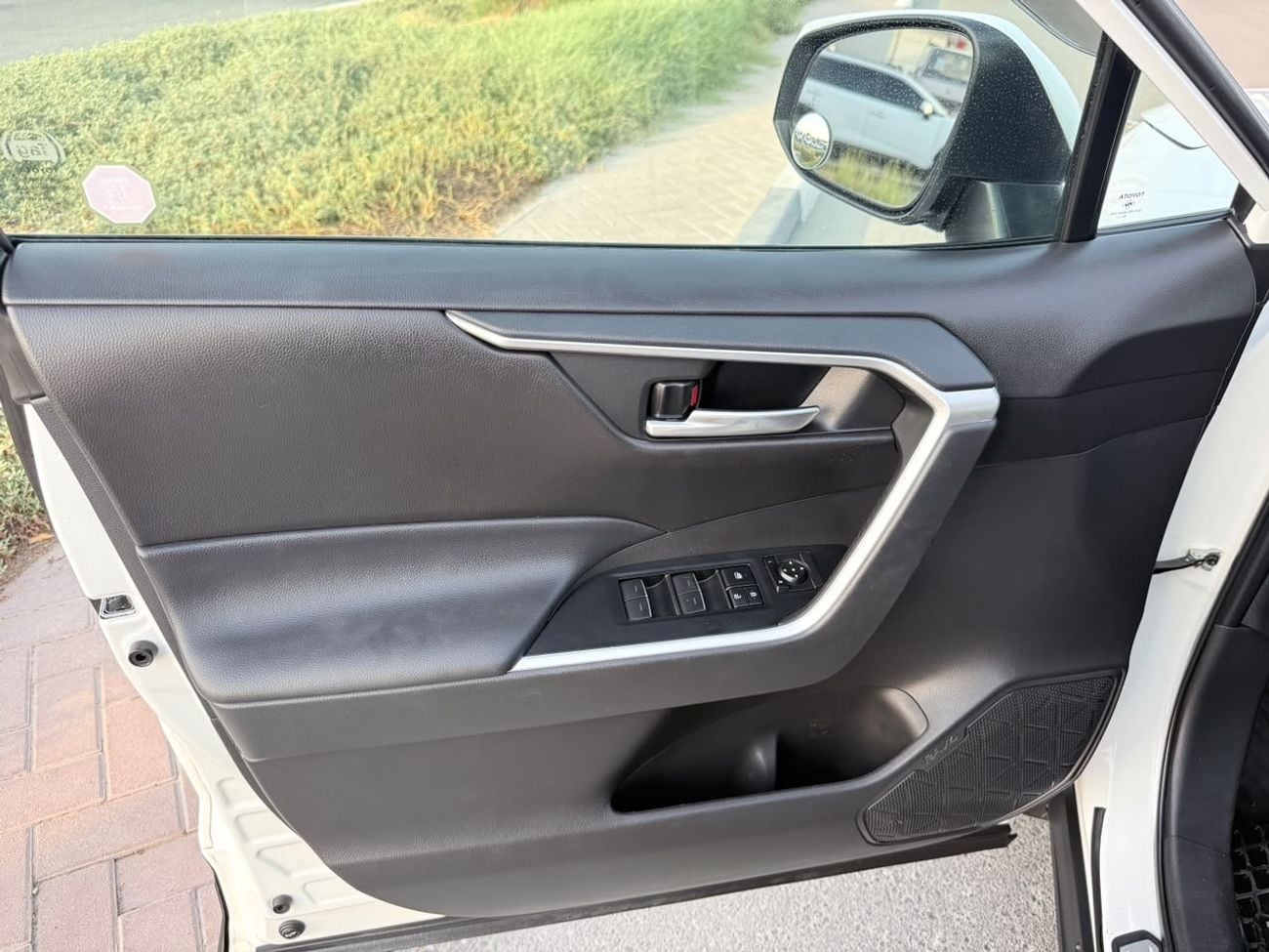 Toyota RAV4 XLE HEV Hybrid XLE Full option