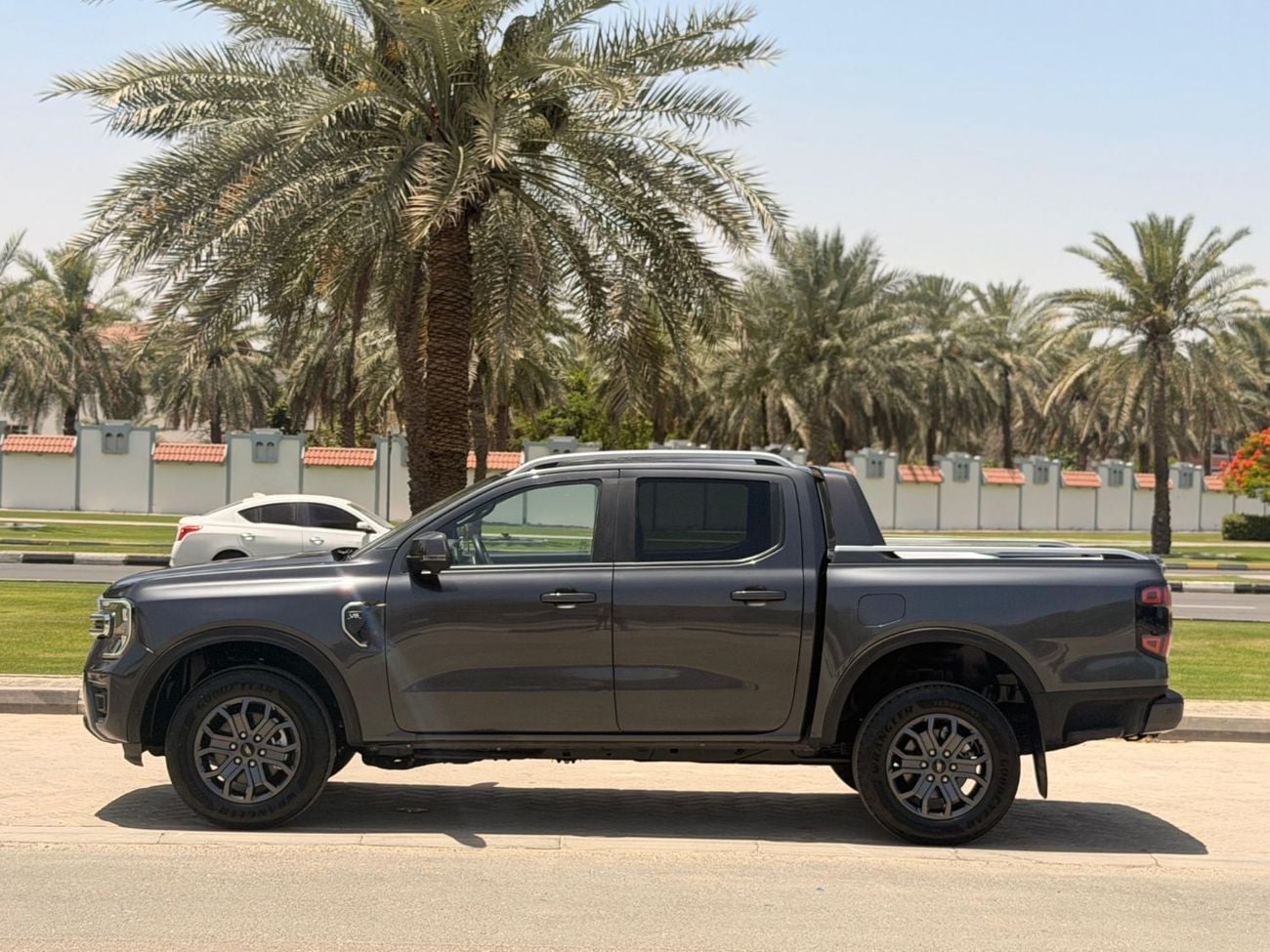 فورد رانجر 3.0L V6 Turbo Diesel Engine 4WD Automatic Gear 360° Camera 5 Seats 4 Doors