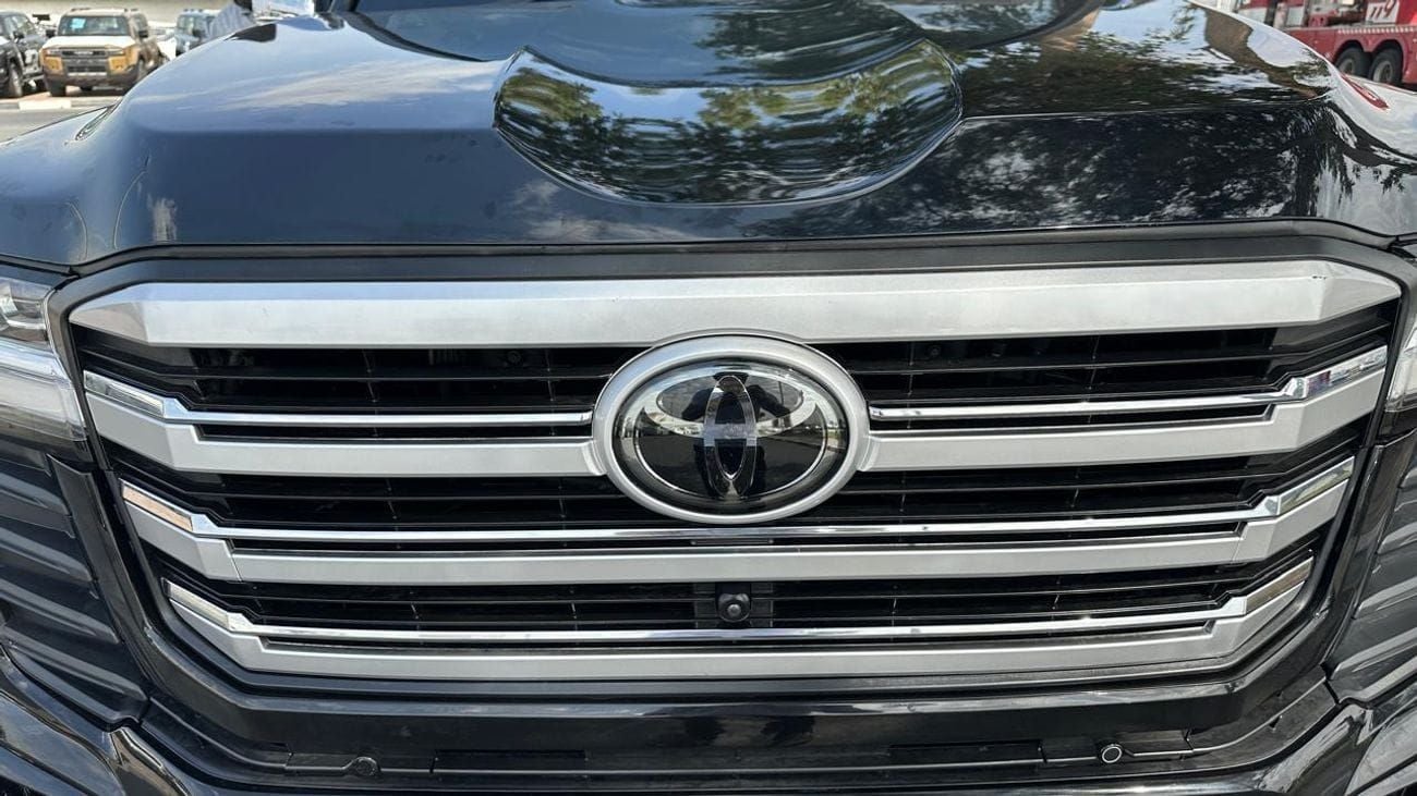 تويوتا لاند كروزر VXR