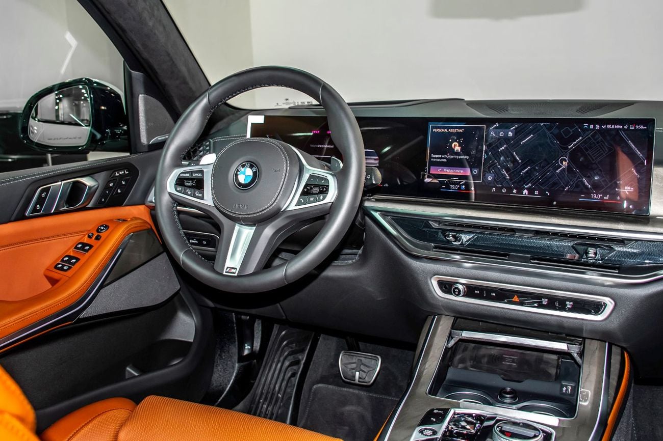 بي أم دبليو X7 XDRIVE40i لوكس M SPORT PACKAGE سيارة X7 xDrive40i الفاخرة مع باقة M الرياضية، 7 مقاعد