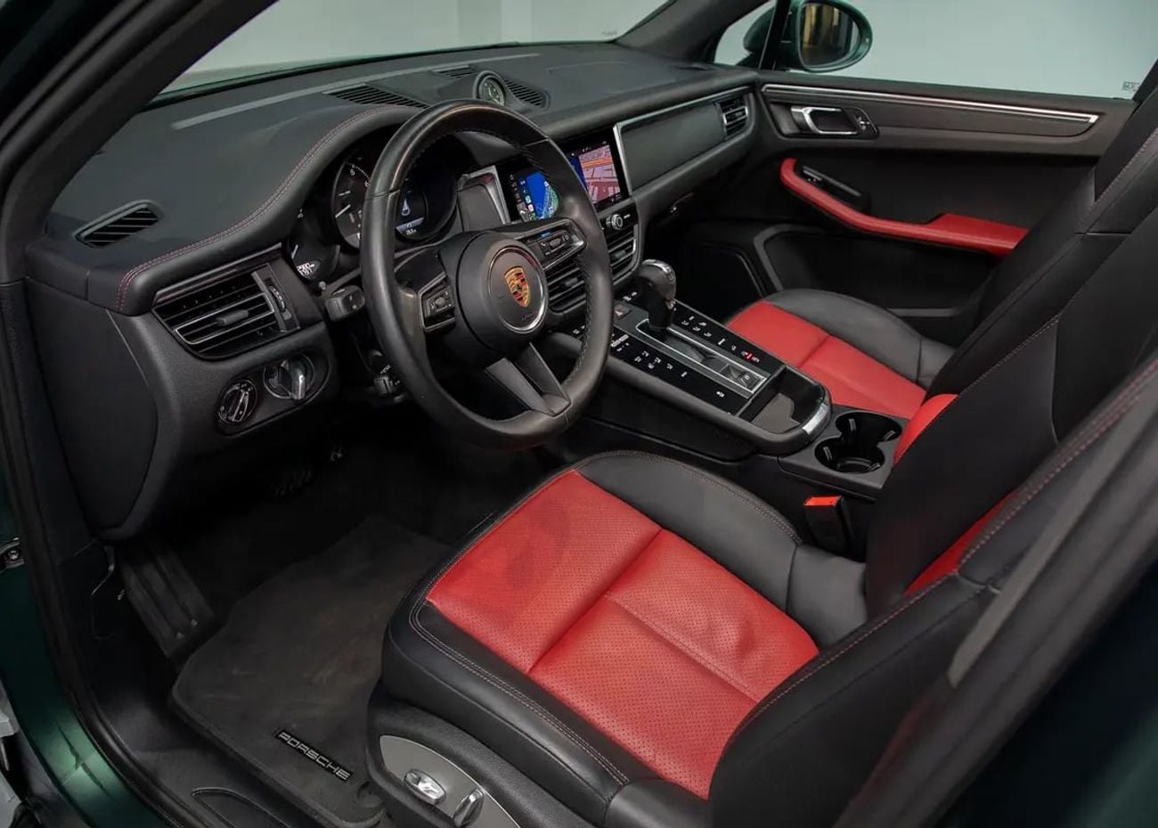 Porsche Macan STANDARD AWD 2.0L • Full Service History • GCC Spec