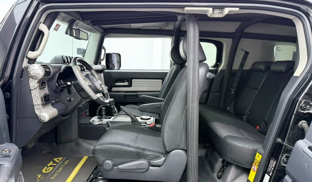 Toyota FJ Cruiser VXR 2014 Toyota FJ Cruiser VXR, Full Toyota Service History, GCC Specs
