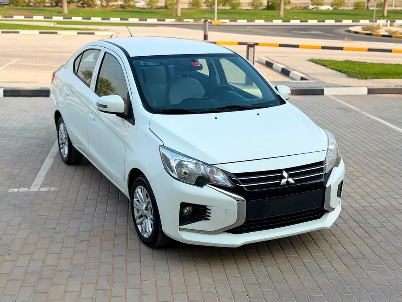 Mitsubishi Attrage GLX MID