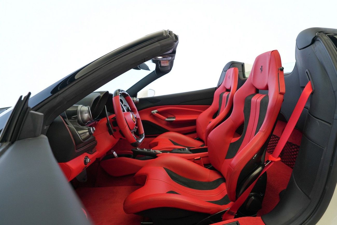 Ferrari F8 Spider STD (3.9L · 8 Cyl · Automatic · Petrol · Convertible · Rear Wheel Drive · 2 Seats · 2 Door)
