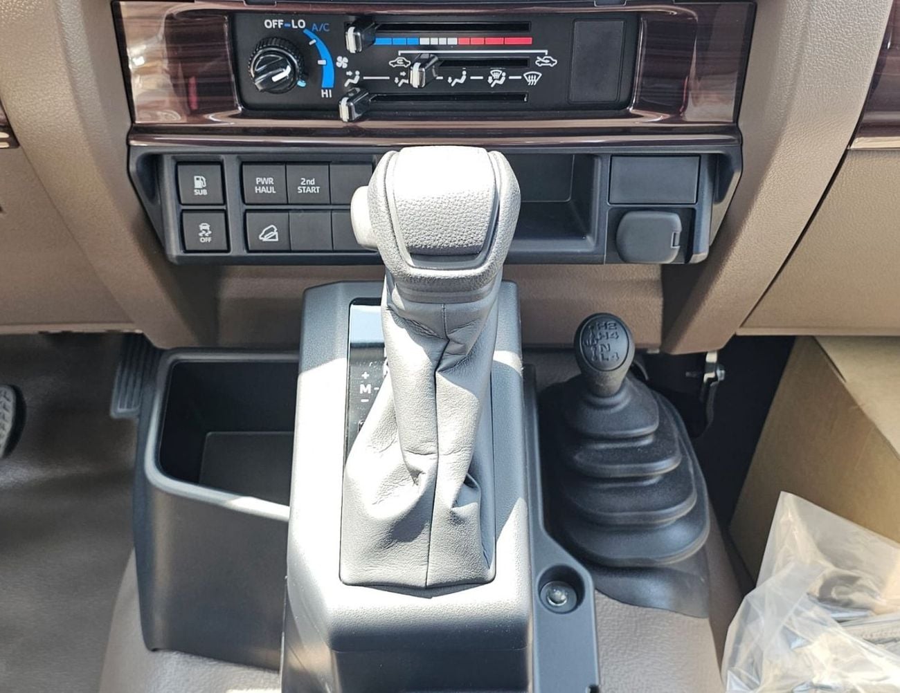 تويوتا لاند كروزر بيك آب LC79 SINGLE CABIN LC79 كابينة مفردة || محرك بنزين V6 سعة 4.0 لتر، دفع رباعي / نوافذ كهربائية / قفل تفاضلي، أنبوب تنفس