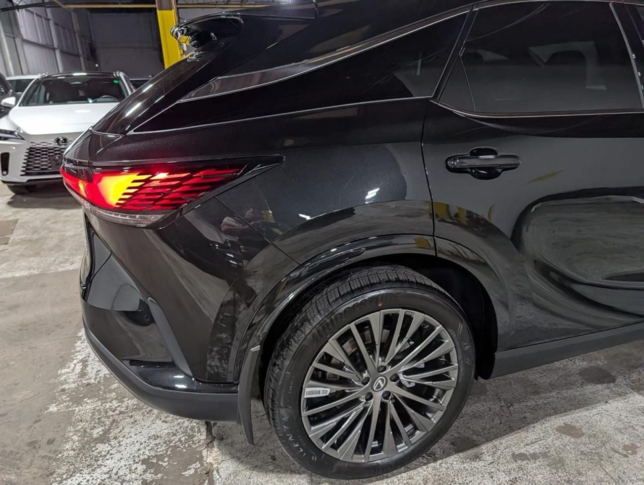 لكزس RX 350h بلاتينيوم Hybrid