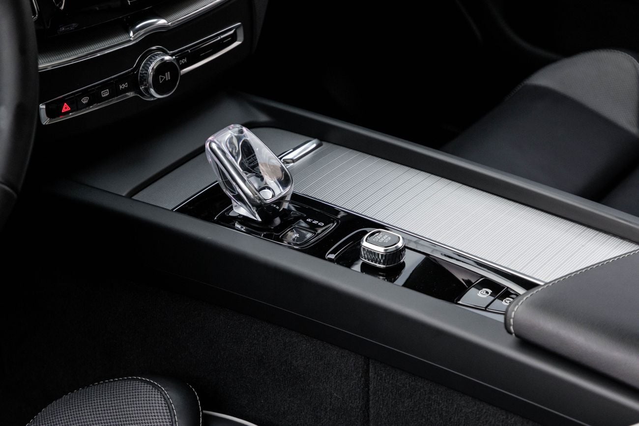 فولفو XC 60 B5 ULTIMATE DARK XC60 B5 Ultimate Dark | 2,448 P.M | 0% Downpayment | 2028 Warranty!
