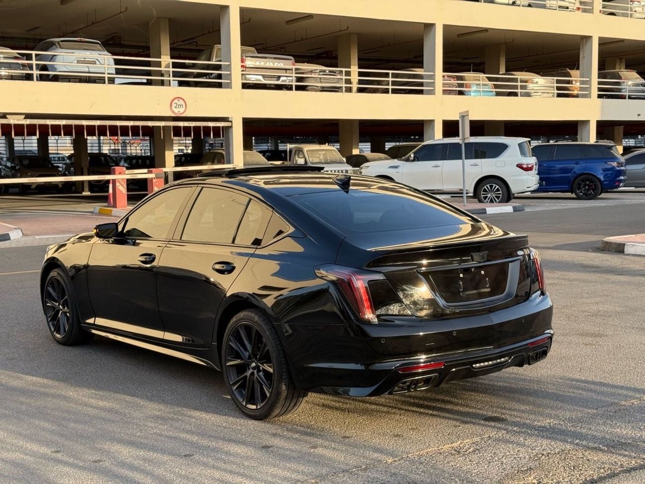 كاديلاك CT5 PREMIUM LUXURY مجهزة بالكامل بمواصفات كندية 2.0