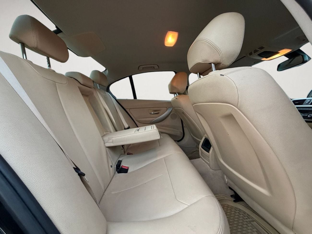 BMW 320i STANDARD BMW 320i | 2.0L TURBO | 184 HP | GCC SPECS | 2017
