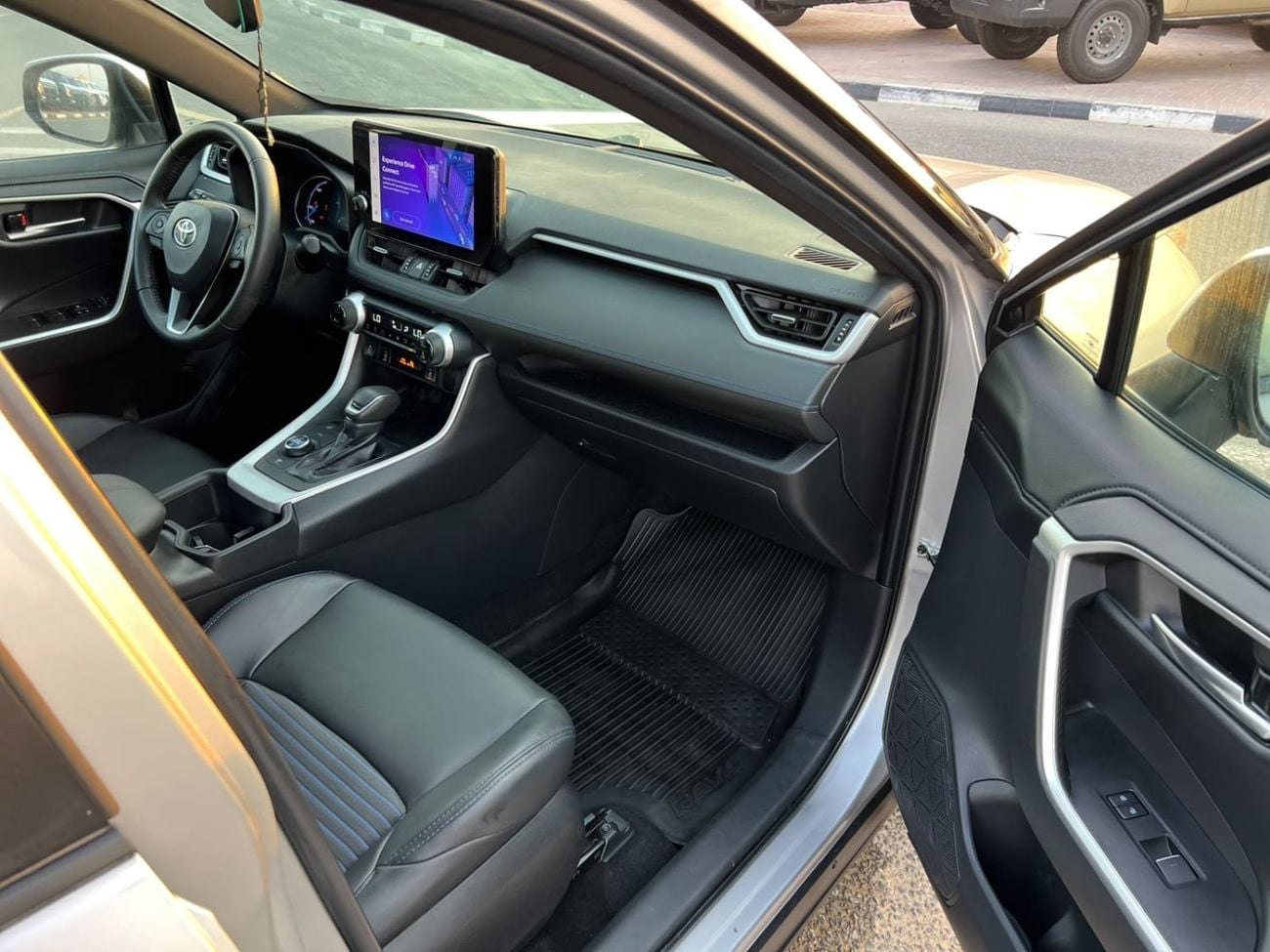 Toyota RAV4 2023 Toyota Rav4 Hybrid XSE Full Option 2.5L V4 - Sunrof - Leather Seat - AWD 4x4 - Rear Camera & Se