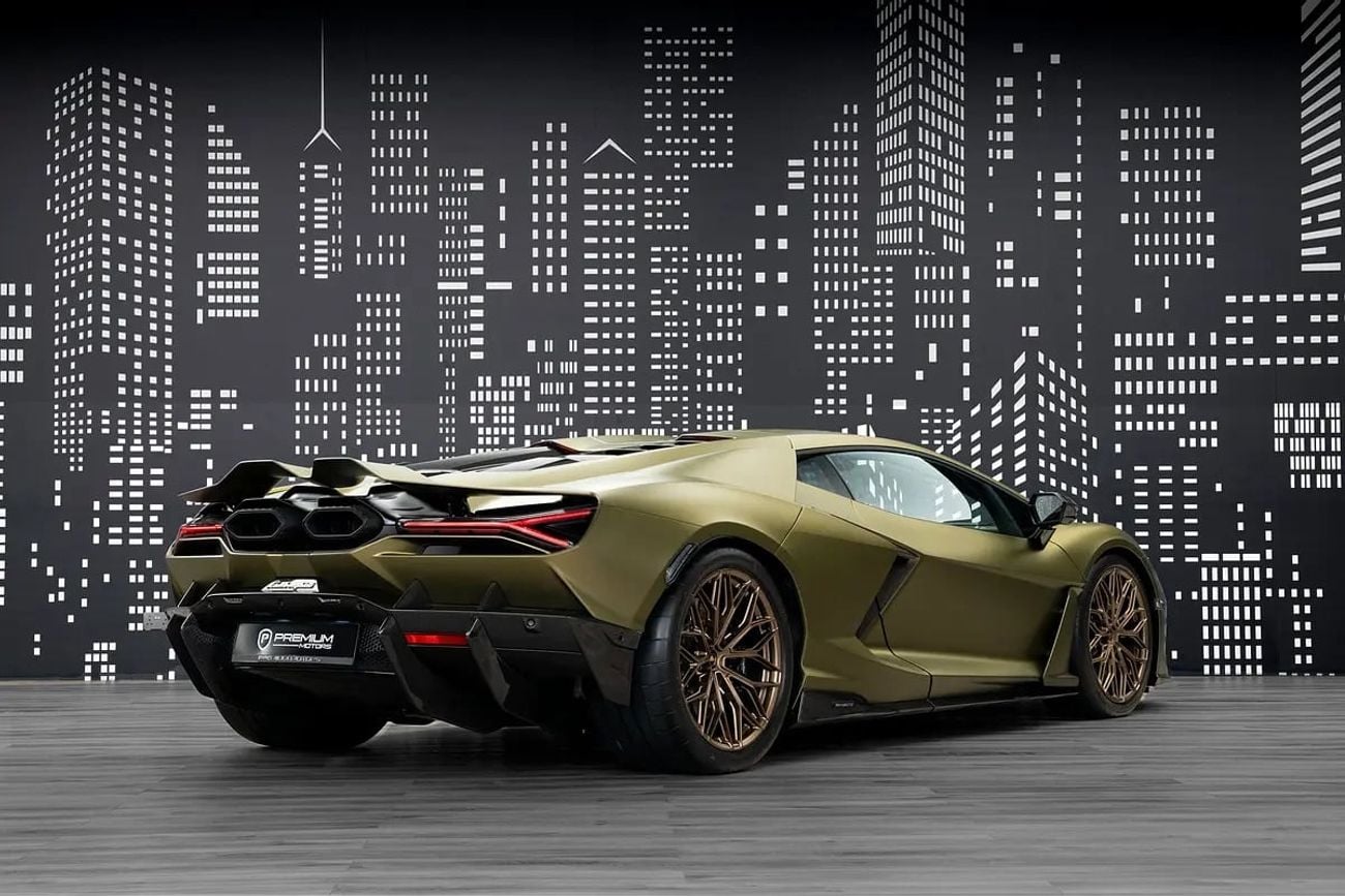 Lamborghini Revuelto