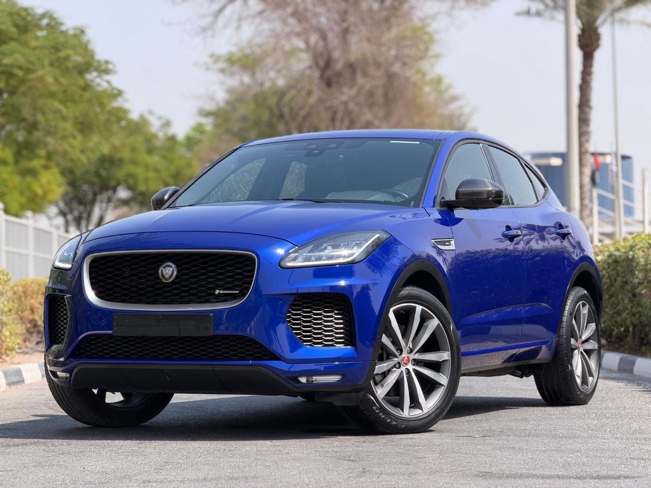 جاكوار E Pace R-DYNAMIC SE P250 جاكوار إي بيس 2018، خليجية، قطعت 90,000 كم، بدون حوادث، مفتاحان