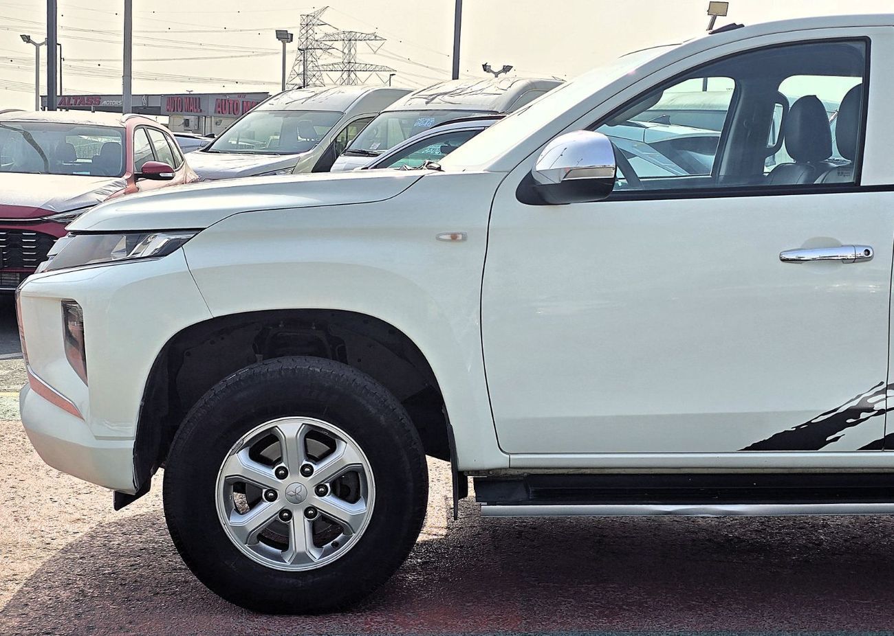 Mitsubishi L200 GLX TOP Used Mitsubishi L200 2.4L Petrol M/T 4*4 GCC White Color 2022 Model