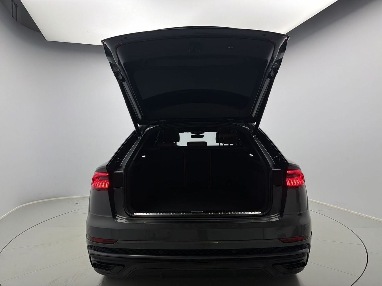 أودي Q8 55 TFSI quattro 340hp (Ref# 05486)